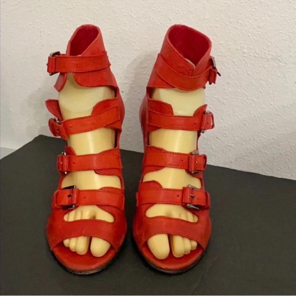 Authentic Surface To Air red leather designer wedge sandals sz 7 Euro 37
